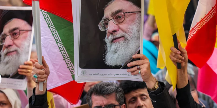 Con el alto el fuego en vigor: los iraníes se preguntan dónde está Jamenei