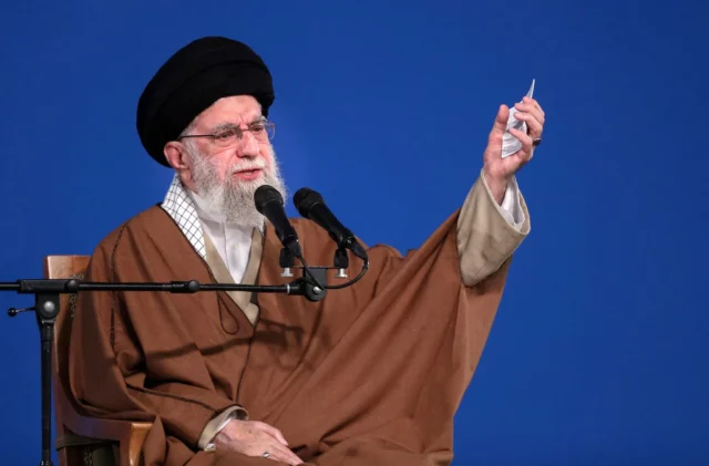 Jamenei en su primer comentario tras las represalias de Irán: Responderemos a cualquier agresión