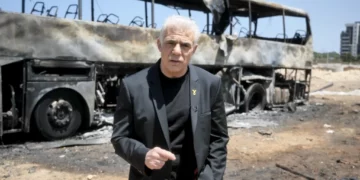 Lapid pide a Trump que se una a la operación militar de Israel contra Irán