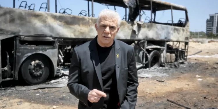 Lapid pide a Trump que se una a la operación militar de Israel contra Irán