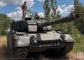 Ucrania refuerza al Leopard 1A5DK con blindaje contra drones y misiles