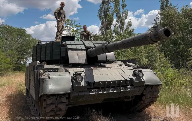 Ucrania refuerza al Leopard 1A5DK con blindaje contra drones y misiles