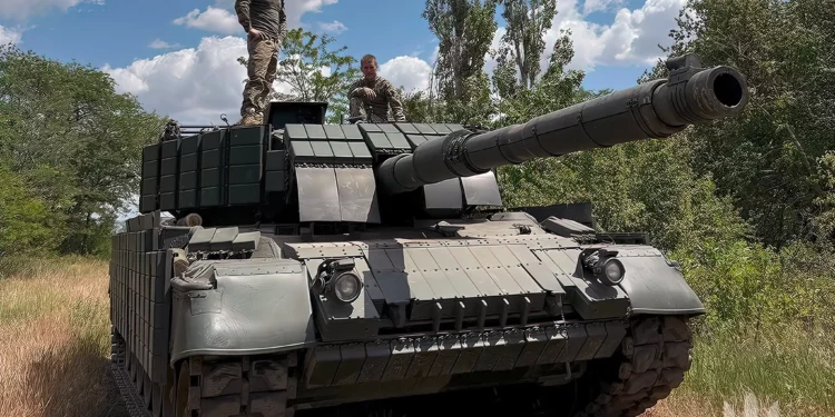 Ucrania refuerza al Leopard 1A5DK con blindaje contra drones y misiles