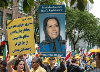 Líder opositora iraní urge derrocar al régimen ante ataques de Israel