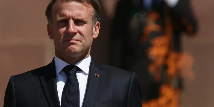 Macron urge a Israel a detener los ataques a sitios no nucleares