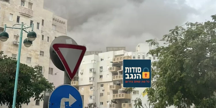 Los médicos están respondiendo a los informes del impacto de un misil balístico en Beersheba.