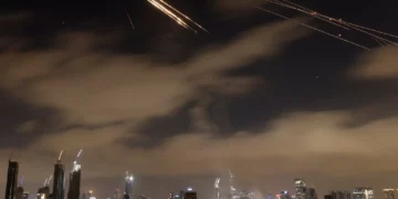 Al menos 93 heridos por impactos de misiles en Bat Yam y Rehovot