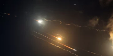 Andanadas de misiles iraníes en Israel: Reportes de impactos