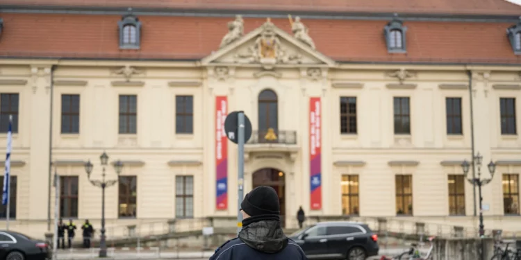 Alemania refuerza la seguridad en torno a sitios israelíes y judíos por temor a ataques iraníes