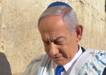 Netanyahu visita el Muro Occidental y elogia “maravillas y milagros”