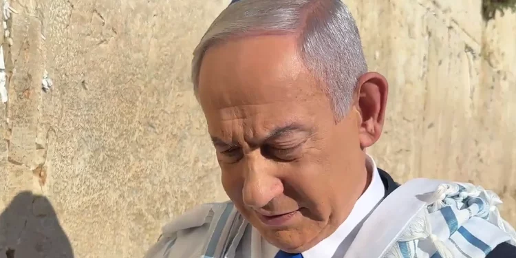 Netanyahu visita el Muro Occidental y elogia “maravillas y milagros”
