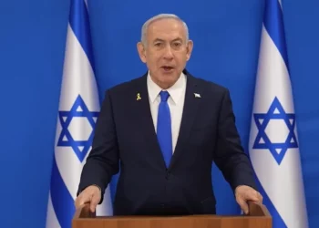 Israel ataca instalaciones nucleares de Irán y retrasa su programa