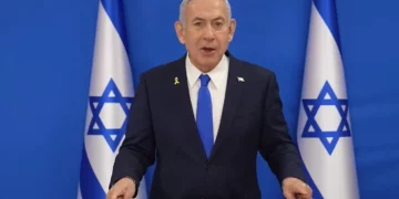 Israel ataca instalaciones nucleares de Irán y retrasa su programa