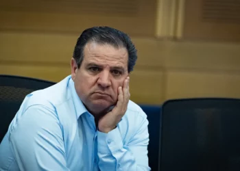 Gantz dice que su partido aún está decidiendo si votará en el pleno a favor de la destitución de Odeh