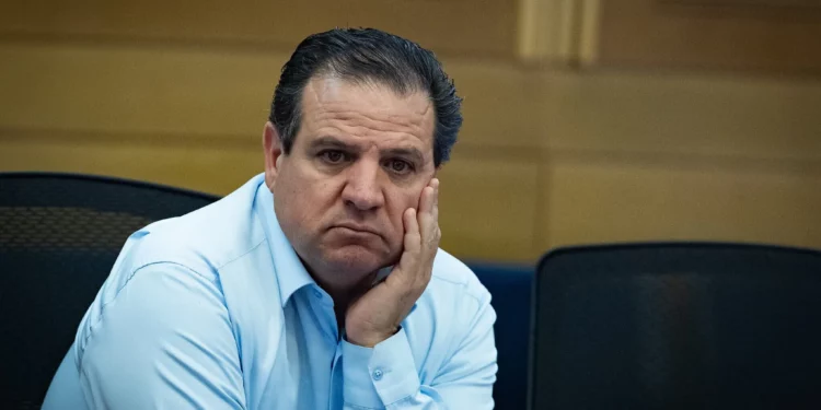 Gantz dice que su partido aún está decidiendo si votará en el pleno a favor de la destitución de Odeh