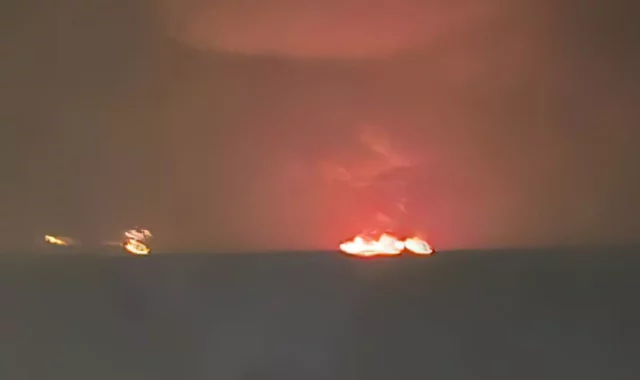 Tres buques en llamas en el estrecho de Ormuz