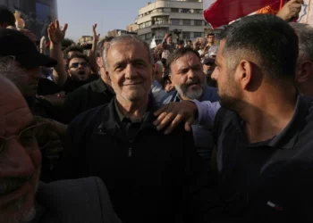 El presidente de Irán dice que respetará el alto el fuego si Israel lo hace