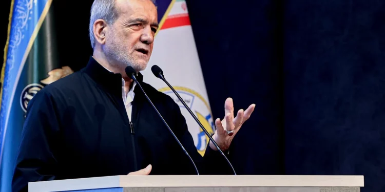 El presidente iraní asegura que reconstruirán cualquier instalación nuclear destruida, mientras Israel planea un posible ataque