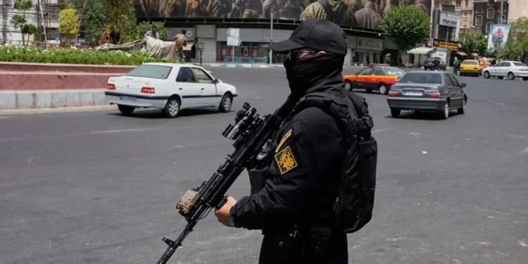 “No sabemos qué va a pasar”: Los iraníes temen más represión tras la guerra con Israel