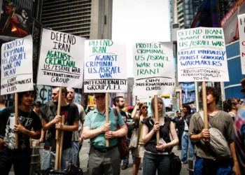 Grupos antiisraelíes se manifiestan en apoyo de Irán en la ciudad de Nueva York