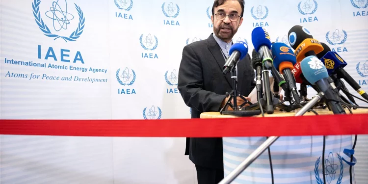 El organismo de investigación de Irán aprueba suspender la cooperación con el OIEA
