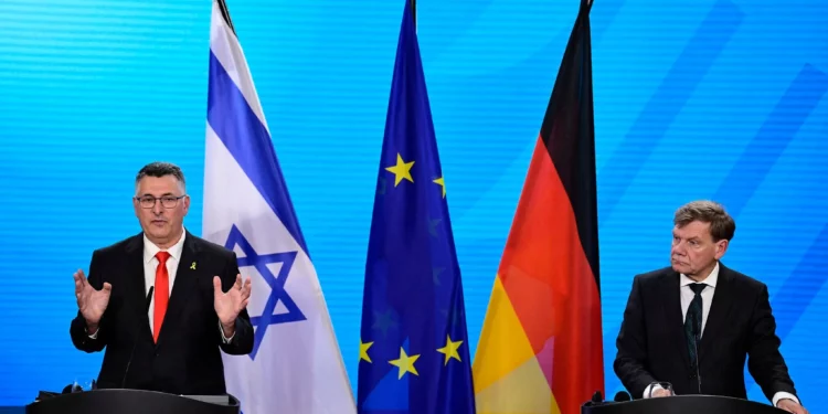 Sa'ar habla con su homólogo alemán y agradece a Berlín por apoyar el derecho de Israel a la autodefensa