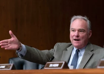 Senador demócrata critica a Trump por no notificar al Congreso de los ataques contra Irán