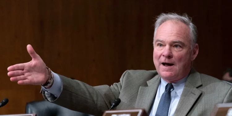 Senador demócrata critica a Trump por no notificar al Congreso de los ataques contra Irán