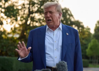 Trump asegura que Israel no atacará a Irán tras misil balístico