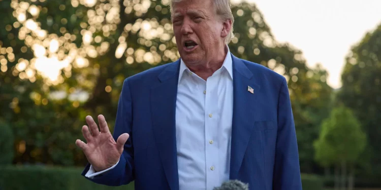 Trump asegura que Israel no atacará a Irán tras misil balístico