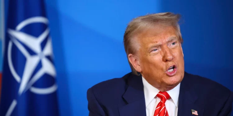 Trump elogia a Israel por moderar ataque tras violar Irán la tregua