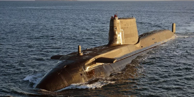 El Reino Unido ampliará sus fuerzas navales con 12 nuevos submarinos de ataque nuclear