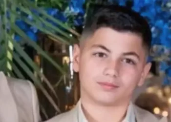 Adolescente muere a causa de las heridas al recibir un disparo mientras jugaba con un arma con amigos