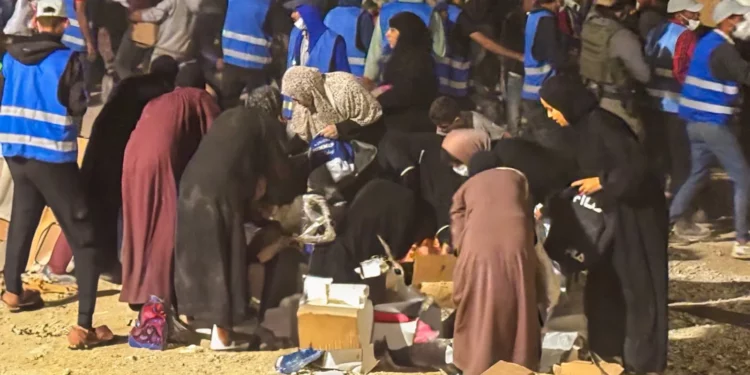 Hamás ataca autobús humanitario en Gaza y mata a 8 trabajadores