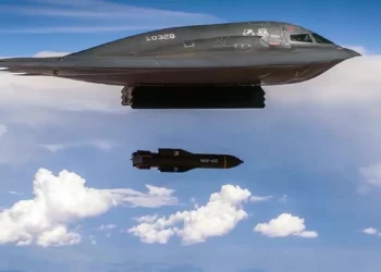 B-2 Spirit y GBU-57