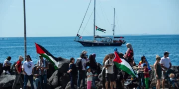 Barco activista que transportaba a Greta Thunberg llega a la costa egipcia en dirección a Gaza
