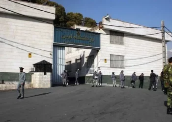 Ilustrativo: Fotografía de 2008 de la prisión de Evin en Teherán, Irán, donde numerosos extranjeros y personas con doble nacionalidad han estado detenidos a lo largo de los años. (CC BY-SA 2.0 Ehsan Iran/Wikipedia)
