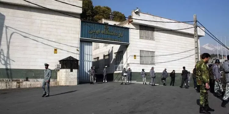 Ilustrativo: Fotografía de 2008 de la prisión de Evin en Teherán, Irán, donde numerosos extranjeros y personas con doble nacionalidad han estado detenidos a lo largo de los años. (CC BY-SA 2.0 Ehsan Iran/Wikipedia)