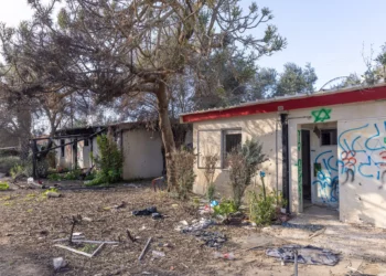 Destrucción causada por terroristas de Hamás en el kibutz Nirim el 7 de octubre de 2023, cerca de la frontera entre Israel y Gaza, al sur de Israel, vista el 21 de enero de 2024. (Yossi Aloni/Flash90)