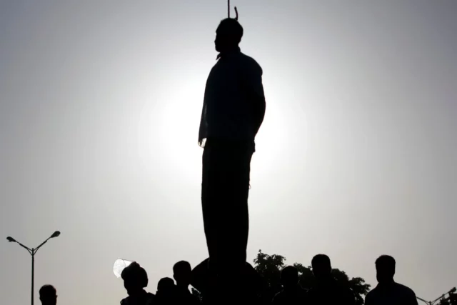 Irán dice que ejecutó a 9 miembros del Estado Islámico detenidos después de un ataque en 2018