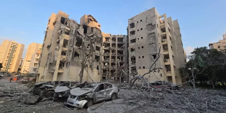 Un herido de gravedad mientras buscaba refugio en medio de un bombardeo de misiles iraníes
