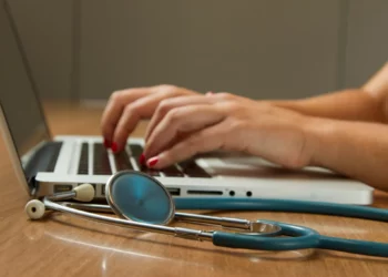 El Mossad ofrece asistencia médica a los ciudadanos iraníes