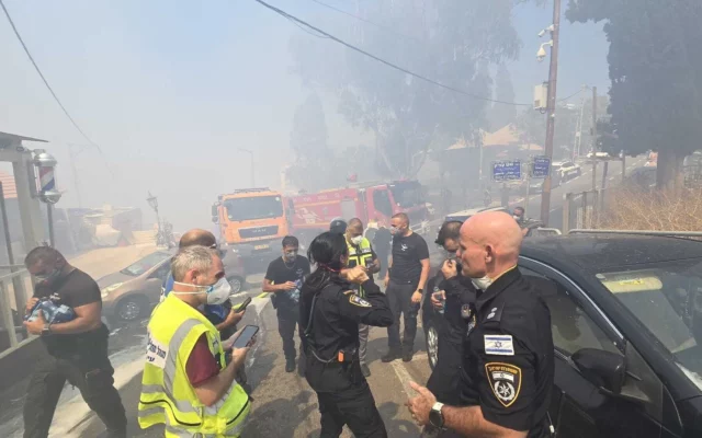 La policía evacua residentes en el norte de Israel por incendios forestales