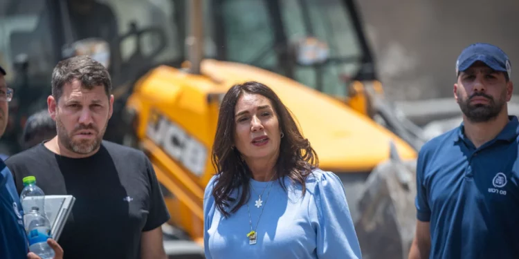 Miri Regev anuncia plan para reactivar vuelos en Israel