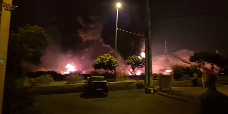 Israel ataca depósito de petróleo cerca de Teherán