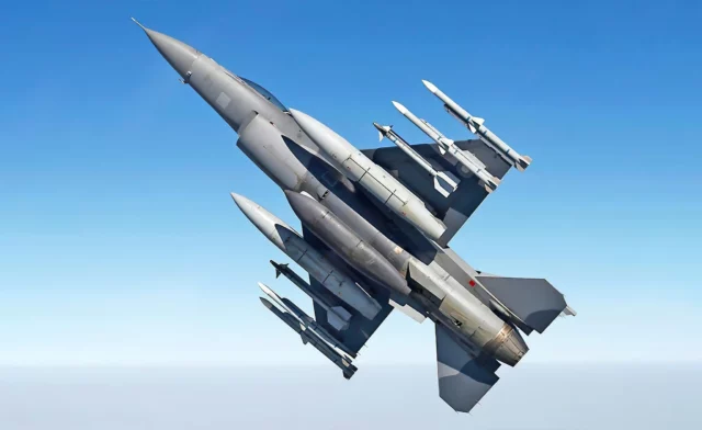 Pakistán busca el AIM-120D tras el fracaso de sus misiles chinos