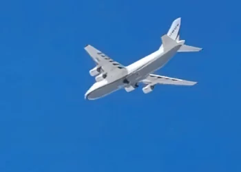El pesado avión de carga An-124 Condor aparece en el restringido espacio aéreo de Kiev