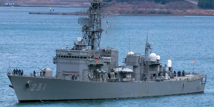Japón arma a Filipinas con destructores Abukuma para contener a China