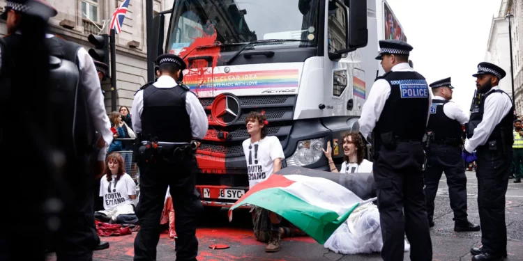 Policía arresta a manifestantes en Londres por apoyar al grupo terrorista Acción Palestina