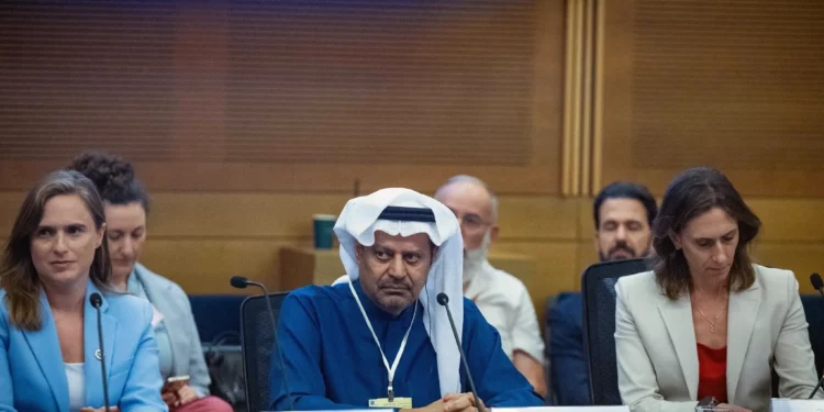 Activistas saudíes y sirios visitan el parlamento de Israel